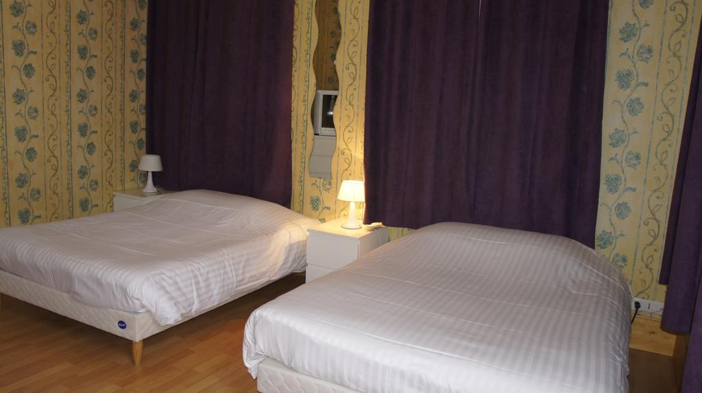 Le Natural Otel Selongey Oda fotoğraf